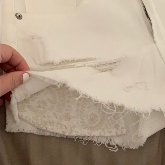 American Eagle White Distressed Denim Shorts - Picture 2 of 4